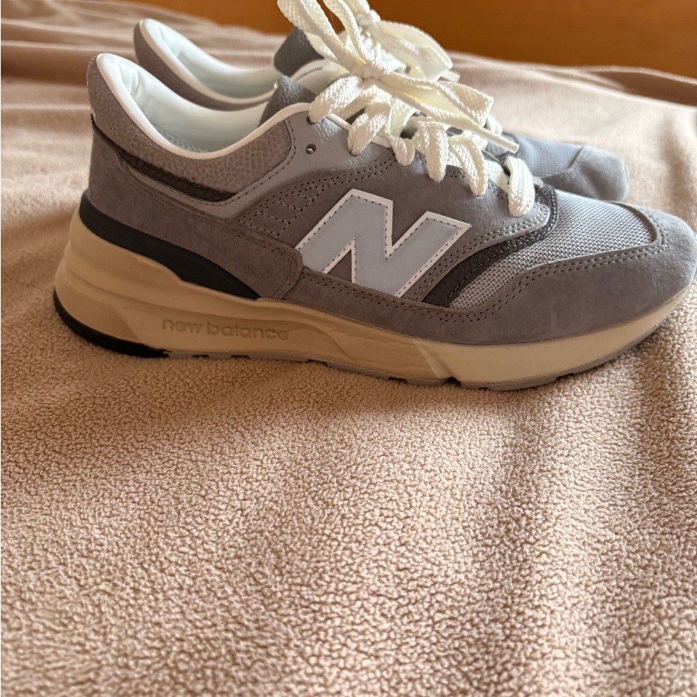 New Balance light gray and cream suede & mesh sneakers